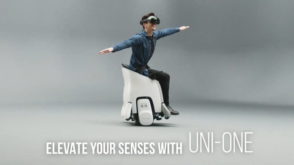 Honda prétend que son fauteuil roulant type Segway, couplé à la VR, offre une sensation de flottement dans le ciel, pas seulement pour les personnes à mobilité réduite. - Gamerush